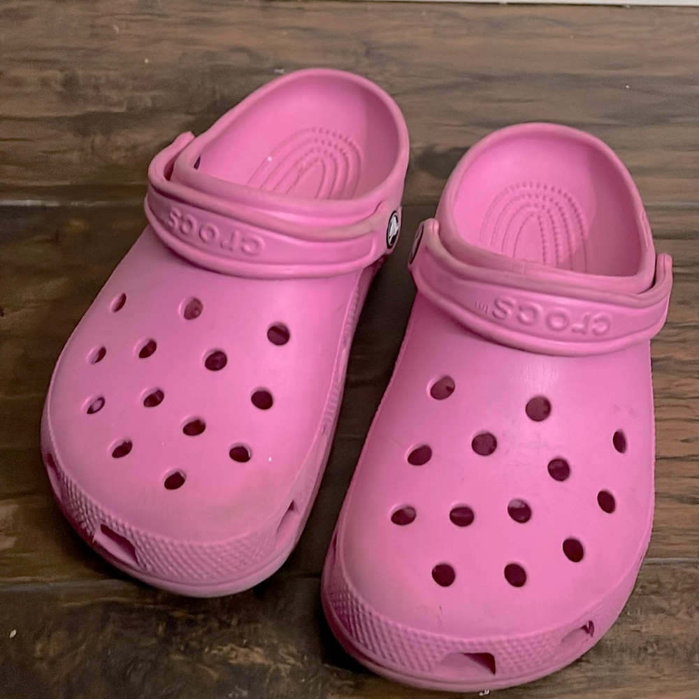 Pink crocs 🩷